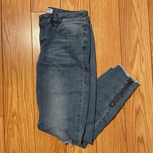 VELVET HEART SKINNY RIPPED JEANS WITH ZIPPER